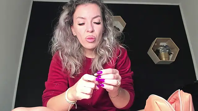 Snapshot of Alesys69 chatting on October 3, 2025, 10:55 pm Alesys69 online show from October 3, 2025, 10:55 pm