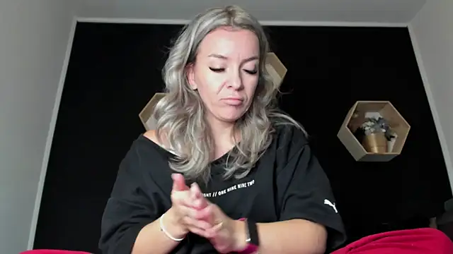 Snapshot of Alesys69 chatting on October 30, 2025, 11:45 pm Alesys69 online show from October 30, 2025, 11:45 pm