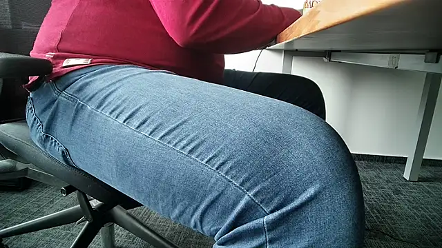 Snapshot of 69bezfleku chatting on October 17, 2025, 1:57 pm 69bezfleku online show from October 17, 2025, 1:57 pm