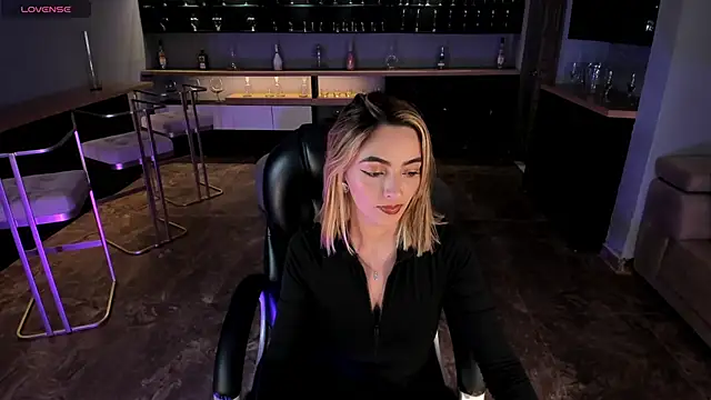 MelissaMoore  online show from December 17, 2025, 2:38 am