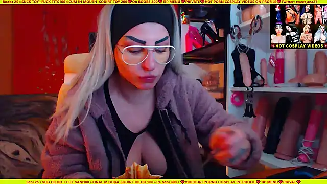cuminmenowbbyx online show from February 17, 2025, 4:28 pm
