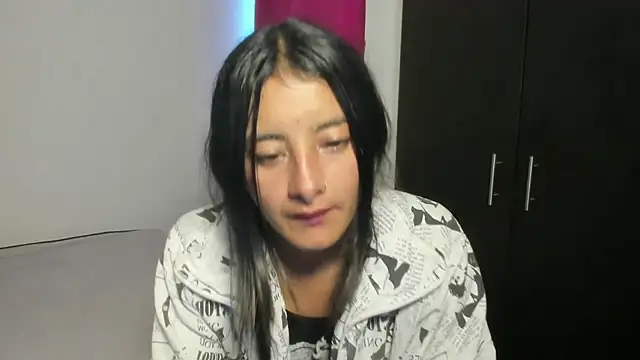 Snapshot of skinny_Yizz chatting on October 17, 2025, 10:00 pm skinny Yizz online show from October 17, 2025, 10:00 pm