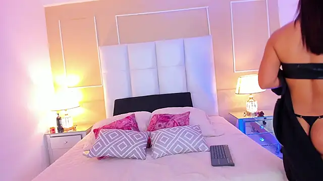 Snapshot of Zoe_Evans_ chatting on October 17, 2025, 12:18 pm Zoe Evans online show from October 17, 2025, 12:18 pm