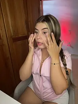 Snapshot of Miss_valeriaa chatting on January 18, 2026, 7:39 pm Miss valeriaa online show from January 18, 2026, 7:39 pm