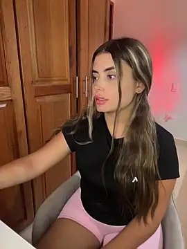 Miss valeriaa online show from April 2, 2026, 7:42 pm