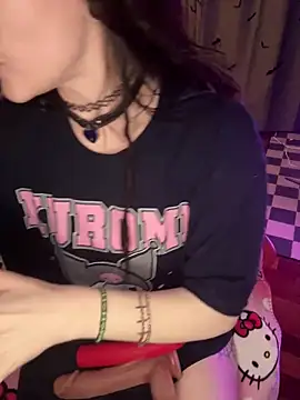 Snapshot of BlaizeyBBy chatting on March 23, 2025, 5:32 am BlaizeyBBy online show from March 23, 2025, 5:32 am