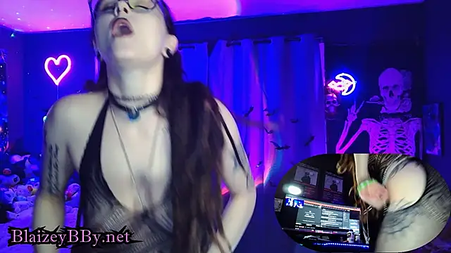 Snapshot of BlaizeyBBy chatting on March 18, 2025, 9:23 am BlaizeyBBy online show from March 18, 2025, 9:23 am