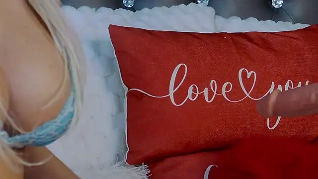 IsabelleEthan online show from March 8, 2025, 9:50 am