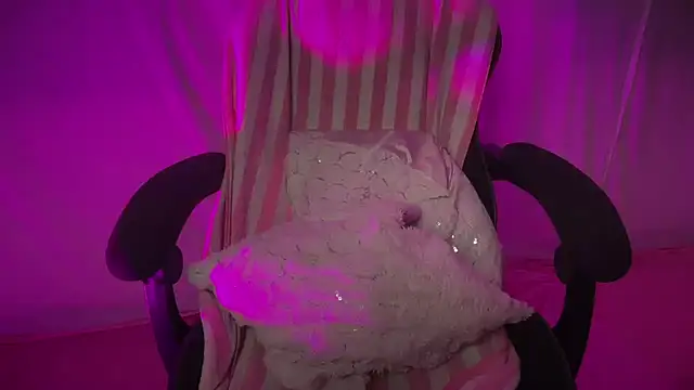 Snapshot of Queen_Angelena chatting on November 2, 2025, 5:07 pm Queen Angelena online show from November 2, 2025, 5:07 pm