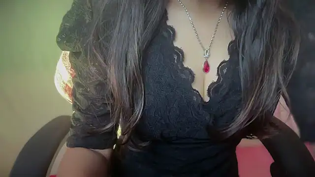 Snapshot of Queen_Angelena chatting on September 28, 2025, 4:03 pm Queen Angelena online show from September 28, 2025, 4:03 pm