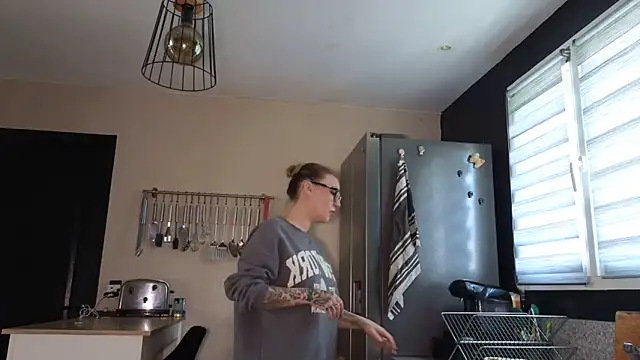 Snapshot of Sacha-xx chatting on February 17, 2026, 8:22 am Sacha-xx online show from February 17, 2026, 8:22 am