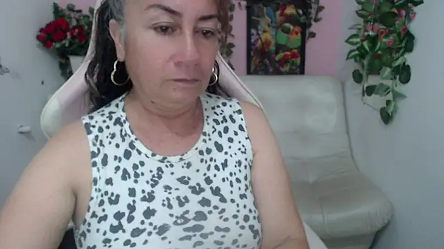 Snapshot of stepmother_105 chatting on September 26, 2025, 4:58 pm stepmother 105 online show from September 26, 2025, 4:58 pm