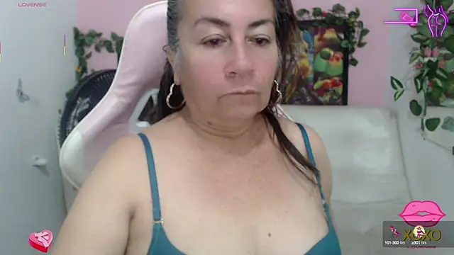 Snapshot of stepmother_105 chatting on October 18, 2025, 2:41 pm stepmother 105 online show from October 18, 2025, 2:41 pm