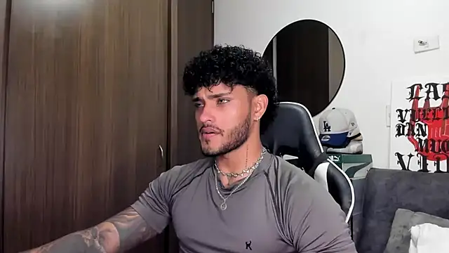 Snapshot of Alessandro_Vanni chatting on September 9, 2025, 3:05 am Alessandro Vanni online show from September 9, 2025, 3:05 am