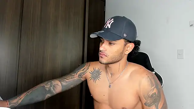 Snapshot of Alessandro_Vanni chatting on January 17, 2025, 1:13 pm Alessandro Vanni online show from January 17, 2025, 1:13 pm
