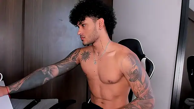 Snapshot of Alessandro_Vanni chatting on January 14, 2025, 1:49 pm Alessandro Vanni online show from January 14, 2025, 1:49 pm