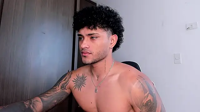 Snapshot of Alessandro_Vanni chatting on February 4, 2025, 12:55 pm Alessandro Vanni online show from February 4, 2025, 12:55 pm