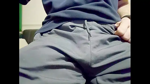 Snapshot of hairyuncut00 chatting on October 9, 2025, 7:36 pm hairyuncut00 online show from October 9, 2025, 7:36 pm