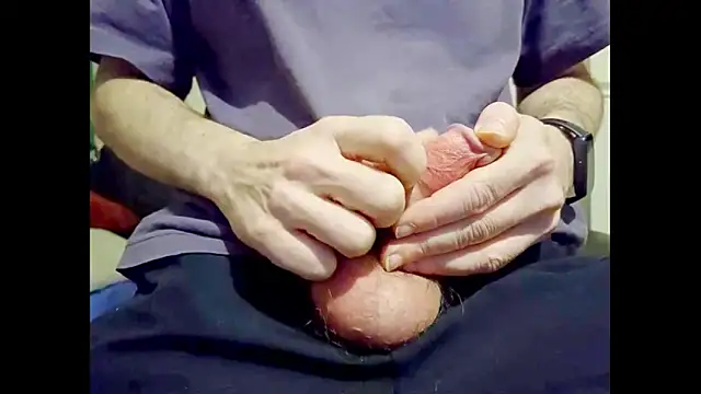 Snapshot of hairyuncut00 chatting on October 22, 2025, 12:43 am hairyuncut00 online show from October 22, 2025, 12:43 am