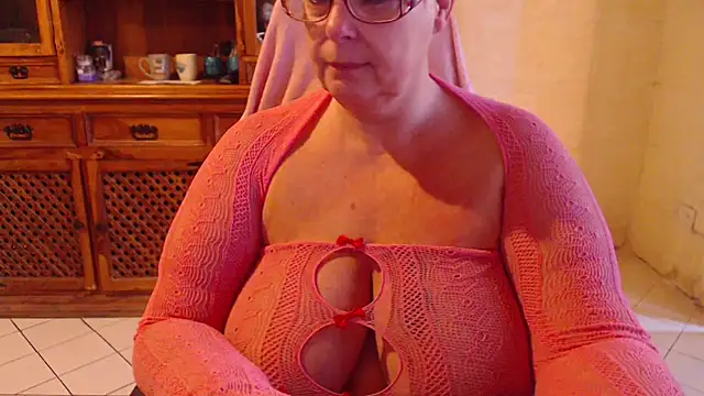 Snapshot of MISS_LINDAH chatting on October 21, 2025, 5:40 am MISS LINDAH online show from October 21, 2025, 5:40 am