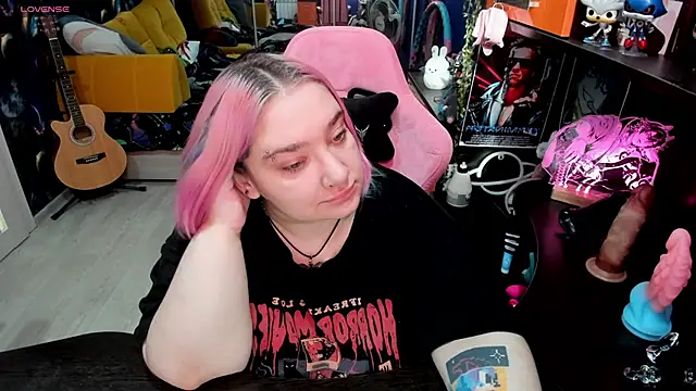 Softie Sofy online show from September 19, 2025, 3:21 am