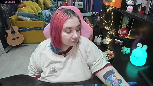 Softie Sofy online show from February 19, 2025, 2:23 am