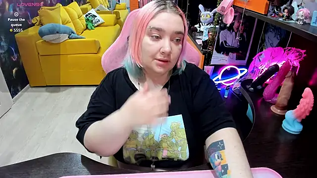 Softie Sofy online show from May 29, 2026, 3:34 am