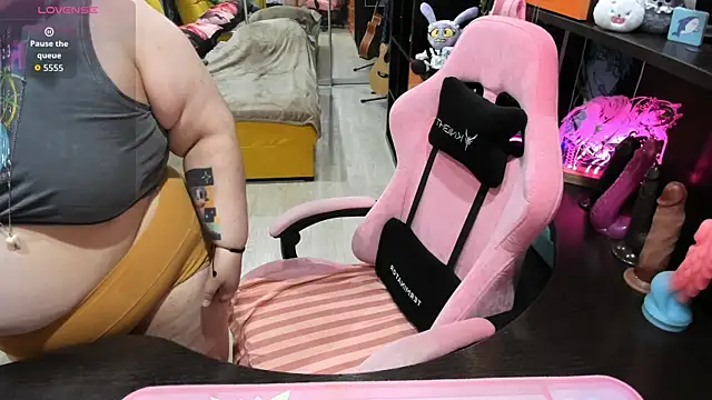 Softie Sofy online show from April 11, 2026, 1:13 am