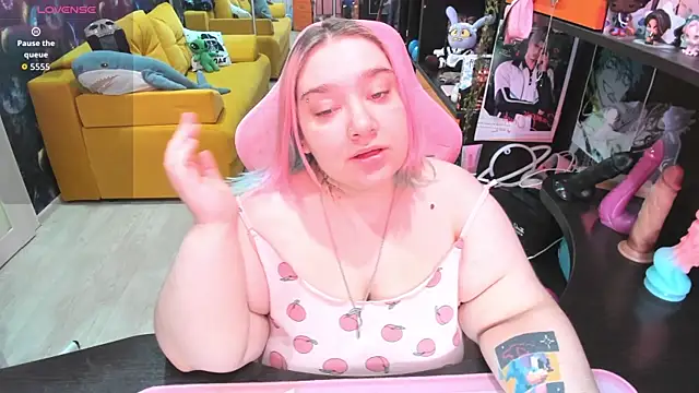 Softie Sofy online show from June 19, 2026, 2:39 am