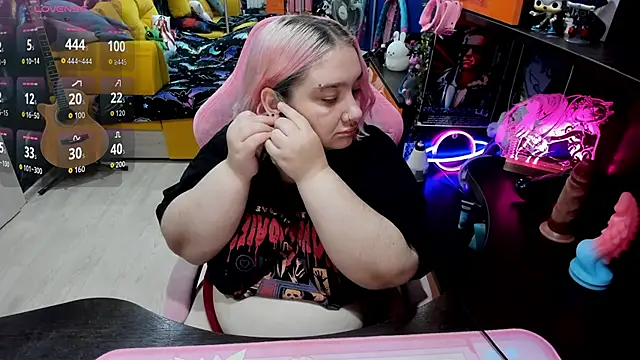 Softie Sofy online show from September 24, 2025, 3:35 am