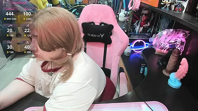 Softie Sofy online show from September 27, 2025, 2:39 am