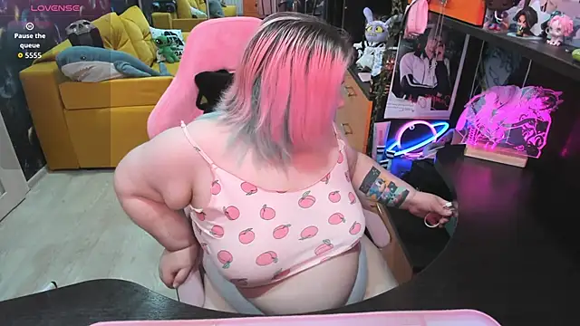 Softie Sofy online show from June 18, 2026, 2:21 am