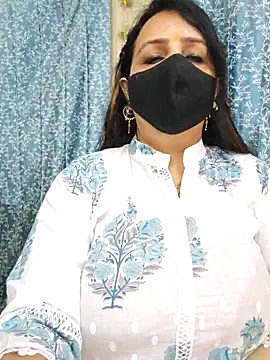 cute-tanvi online show from February 28, 2025, 4:54 am