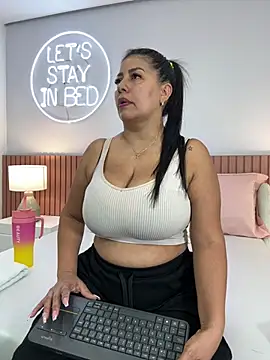Snapshot of natural_bigboobs chatting on February 12, 2025, 7:35 pm natural bigboobs online show from February 12, 2025, 7:35 pm