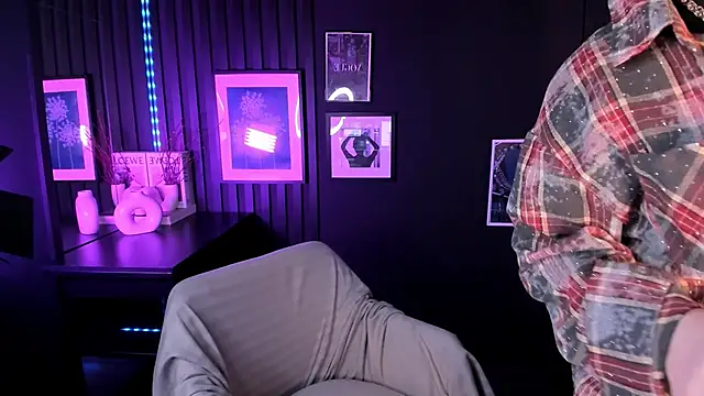 CarmenSoft online show from April 22, 2026, 8:48 pm