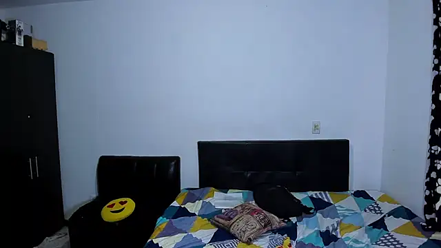 Snapshot of ares_sexxx chatting on February 4, 2026, 12:11 pm ares sexxx online show from February 4, 2026, 12:11 pm