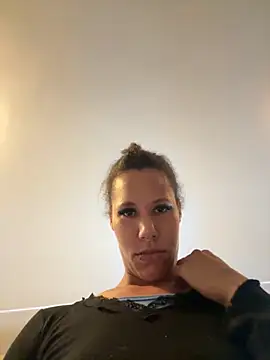 Snapshot of AaliyahHarris chatting on September 30, 2025, 5:52 pm AaliyahHarris online show from September 30, 2025, 5:52 pm