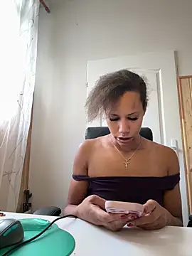 Snapshot of AaliyahHarris chatting on October 7, 2025, 1:01 pm AaliyahHarris online show from October 7, 2025, 1:01 pm