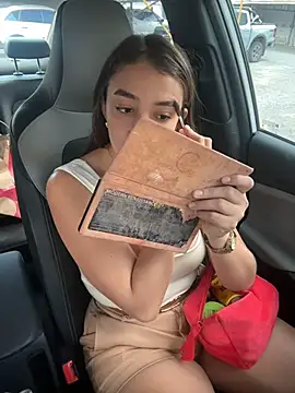 Snapshot of Hall_16 chatting on October 30, 2025, 8:39 pm Hall 16 online show from October 30, 2025, 8:39 pm