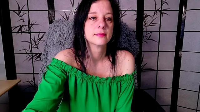  Sweetlonglips  online show from June 14, 2026, 7:31 am