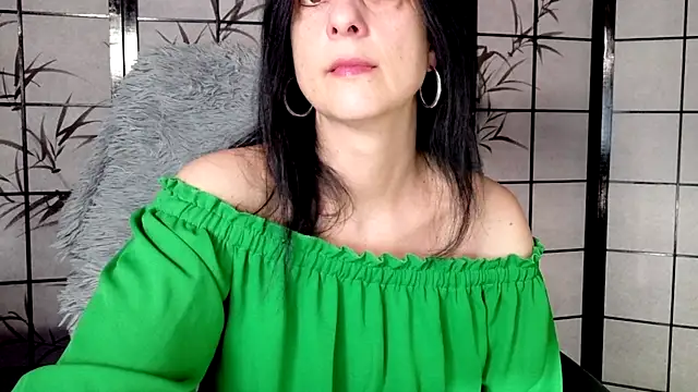  Sweetlonglips  online show from February 19, 2026, 8:00 am