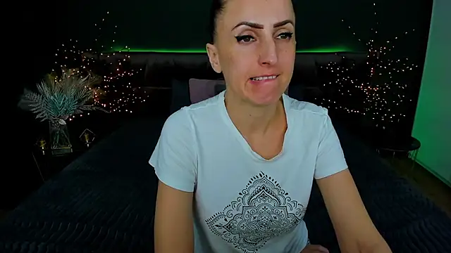 Rebecca Diamond online show from February 27, 2025, 3:48 pm