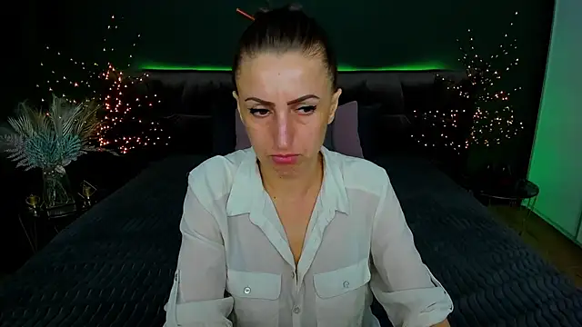 Rebecca Diamond online show from February 24, 2025, 12:59 pm