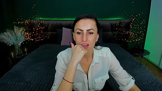 Rebecca Diamond online show from March 4, 2025, 1:17 pm