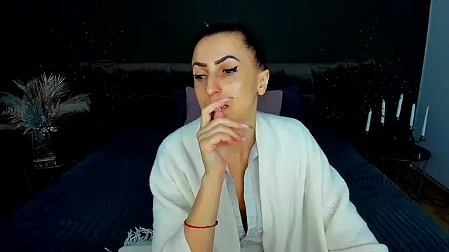 Rebecca Diamond online show from February 9, 2026, 6:44 am