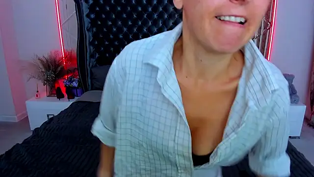 Snapshot of Rebecca_Diamond chatting on July 10, 2026, 11:54 am Rebecca Diamond online show from July 10, 2026, 11:54 am