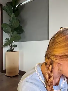 curchez  online show from April 13, 2026, 8:46 pm