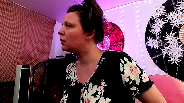 GamerGirlRoxyAndLee online show from July 16, 2026, 9:01 pm