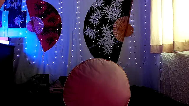 GamerGirlRoxyAndLee online show from June 26, 2026, 8:03 pm