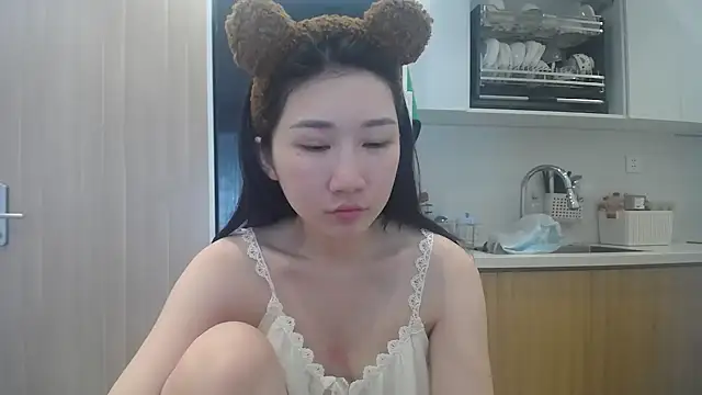 Asiagirll online show from May 15, 2026, 2:53 am